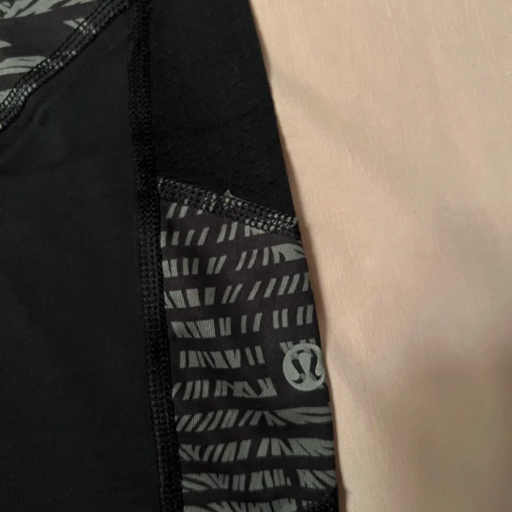 Lululemon Pace Rival Crop Full-On Luxtreme Stripe Play Size 4